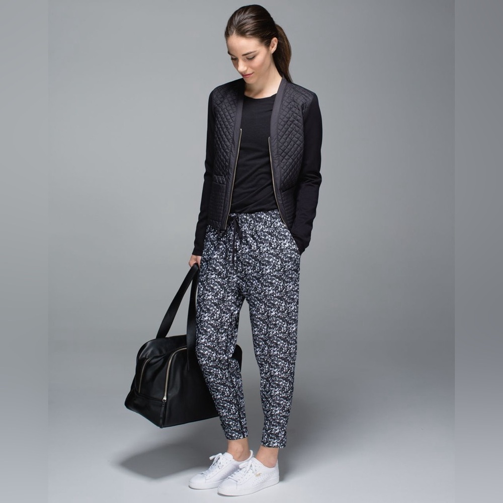 Lululemon Jet Crop Shimmy Shimmer Black White 4